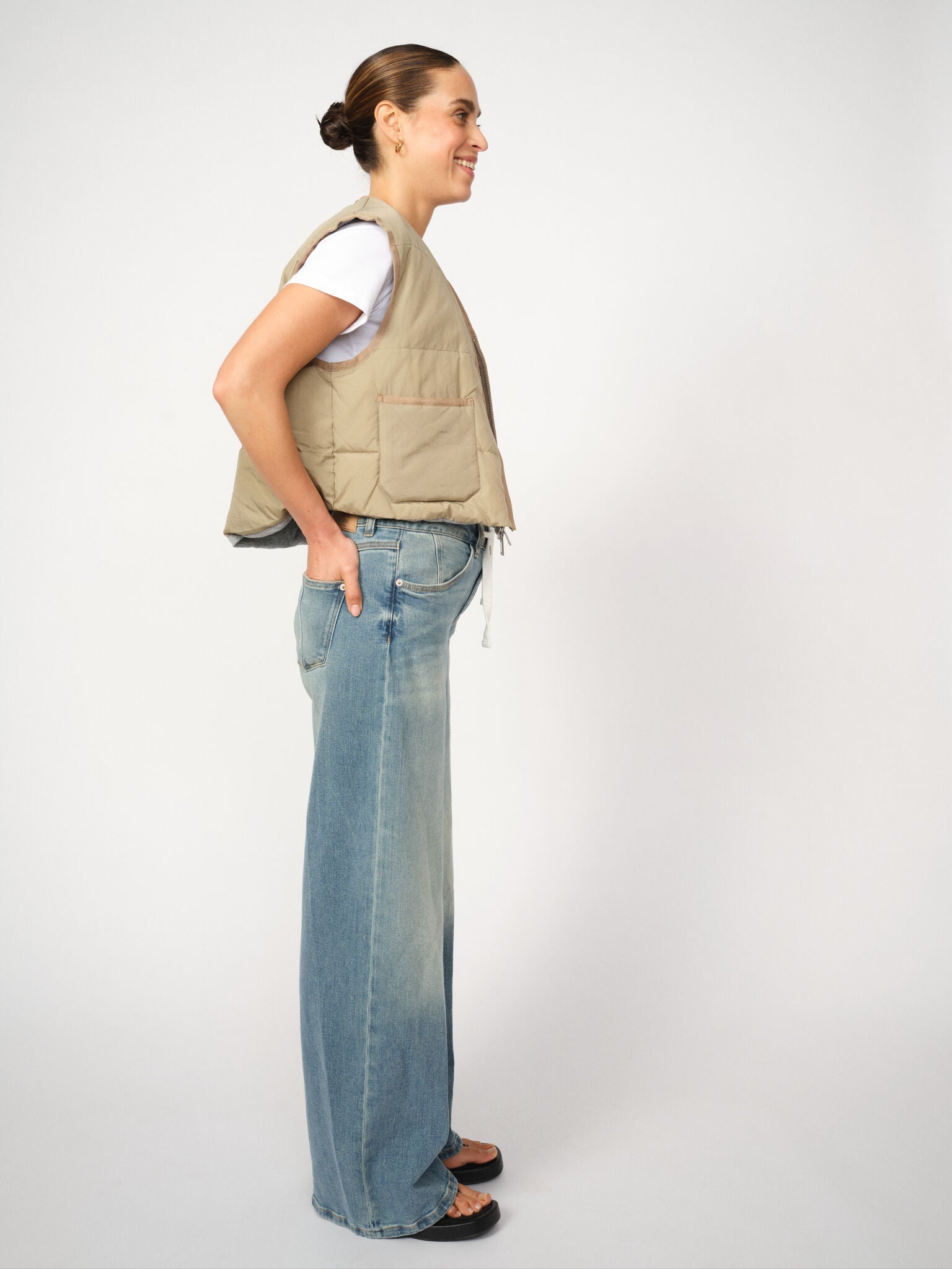 Modelshot / Mid Blue / Detail